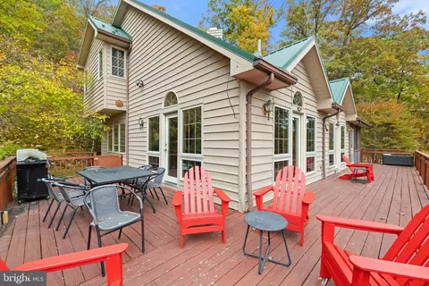 Exterior - 537 Bobcat Dr, Berkeley Springs, WV 25411 photo 4 of 11