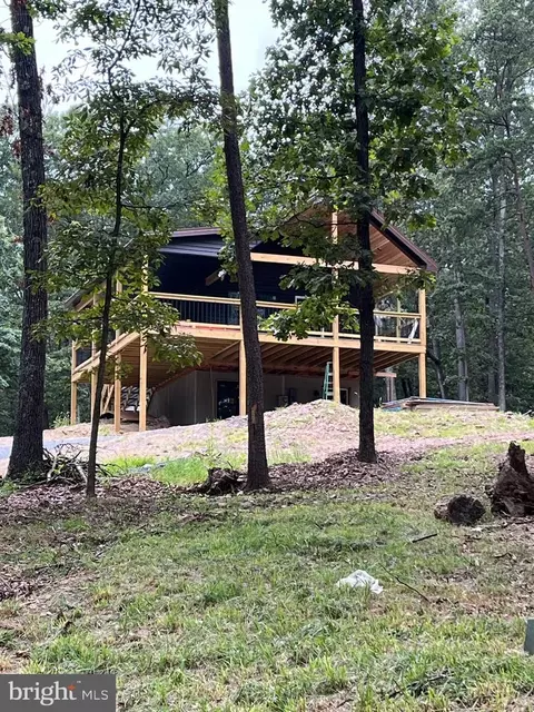 1293 Holly Hill Ln, Berkeley Springs, WV 25411