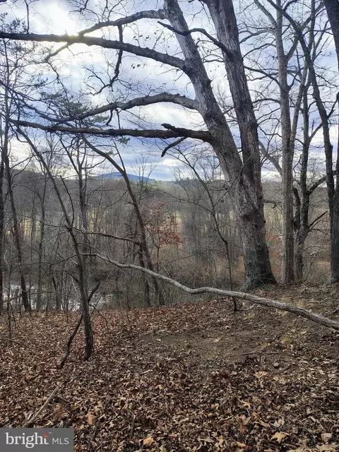 Amulet Lane, Berkeley Springs, WV 25411