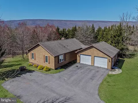 72 Medfords Ln, Berkeley Springs, WV 25411