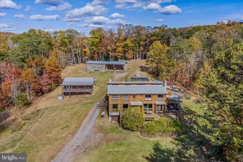 3041 Pine Grove Rd, Berkeley Springs, WV 25411
