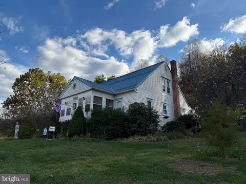 7178 Martinsburg Rd, Berkeley Springs, WV 25411