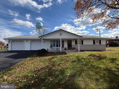 384 Fairview Dr, Berkeley Springs, WV 25411
