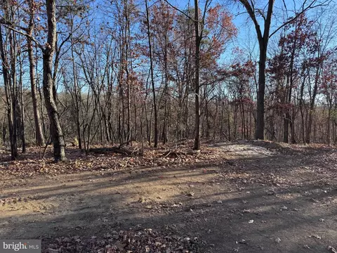 Young Lane, Berkeley Springs, WV 25411