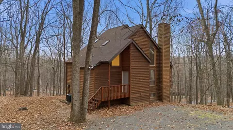16 S Gopher Trl, Berkeley Springs, WV 25411
