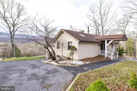 547 Mawani Village Ln, Berkeley Springs, WV 25411