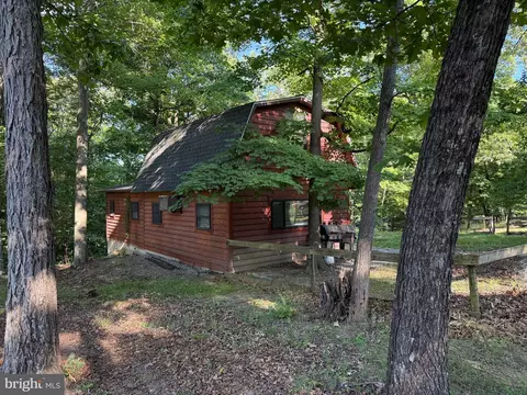 692 Plum Tree Ln, Berkeley Springs, WV 25411