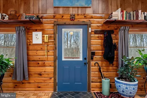249 Crestview Ln, Berkeley Springs, WV 25411 photo 3