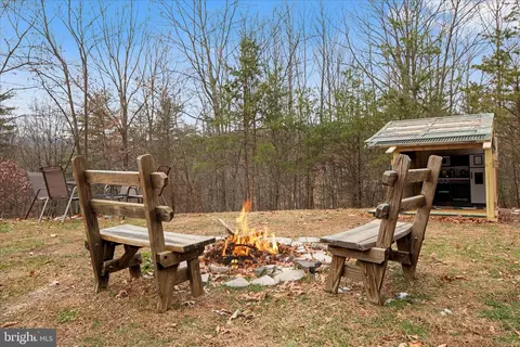 985 Waugh Rd, Berkeley Springs, WV 25411