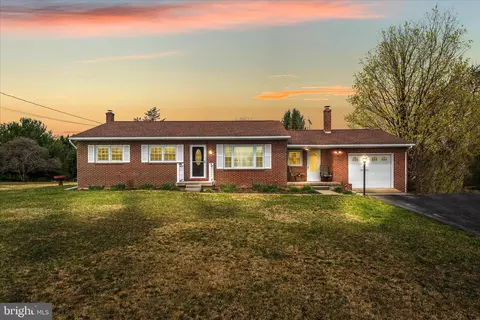 1635 Fairview Dr, Berkeley Springs, WV 25411