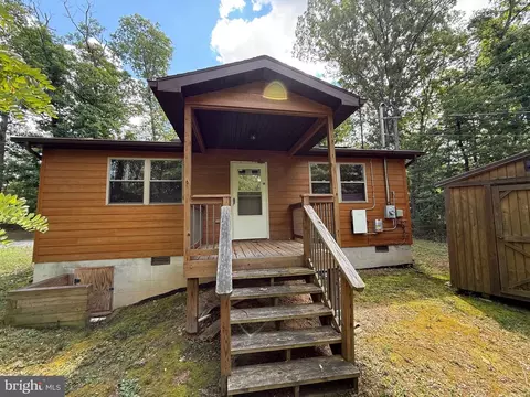 722 Oak Hill Rd, Berkeley Springs, WV 25411