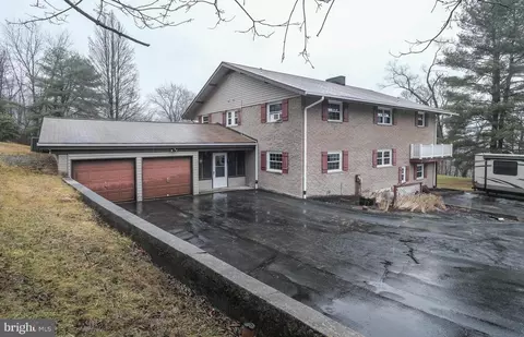 5091 Fairview Dr, Berkeley Springs, WV 25411