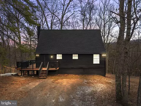 621 Cedar Run Ln, Great Cacapon, WV 25422