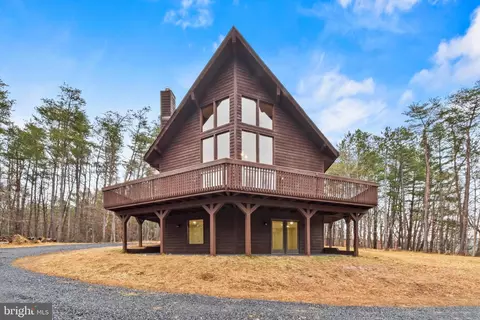 343 Beaver Dam Woods Dr, Berkeley Springs, WV 25411