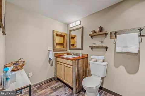 Bath - 1636 Eckerd Ln, Berkeley Springs, WV 25411 photo 4 of 5