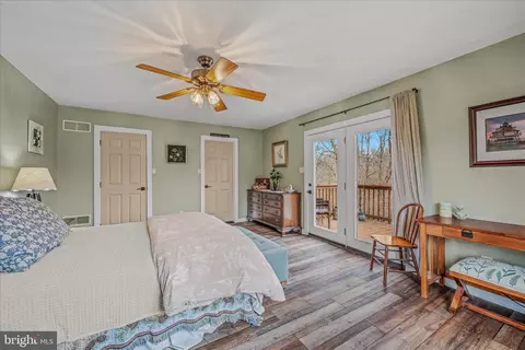 Bedroom - 1636 Eckerd Ln, Berkeley Springs, WV 25411 photo 3 of 10