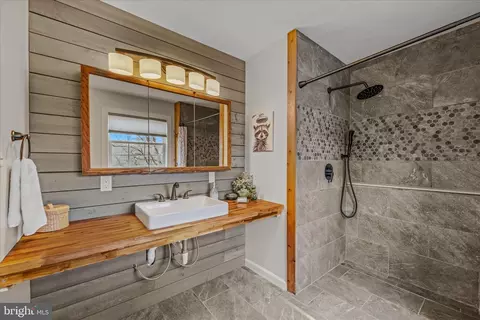 Bath - 1636 Eckerd Ln, Berkeley Springs, WV 25411 photo 1 of 5