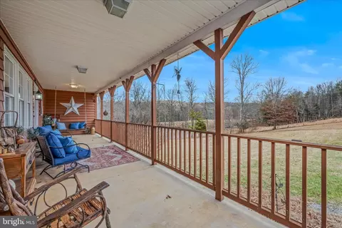 Exterior - 1636 Eckerd Ln, Berkeley Springs, WV 25411 photo 5 of 16