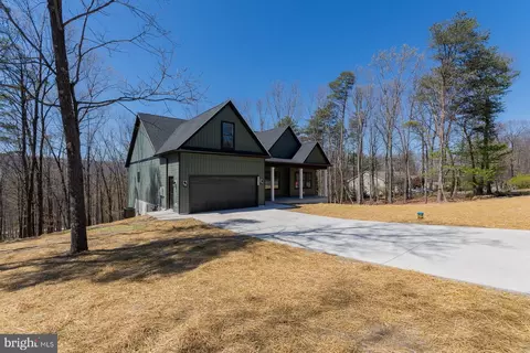 4352 Timber Ridge Rd, Berkeley Springs, WV 25411