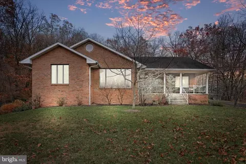 77 Blackwood St, Berkeley Springs, WV 25411