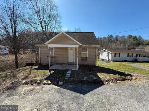 558 Martinsburg Rd, Berkeley Springs, WV 25411