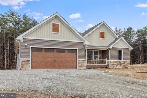 58 Birch Grove Ln, Berkeley Springs, WV 25411