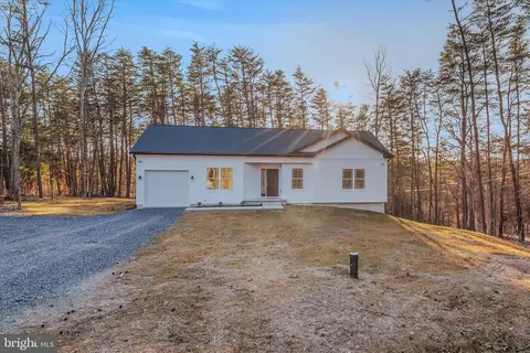 232 Oak Hill Rd, Berkeley Springs, WV 25411