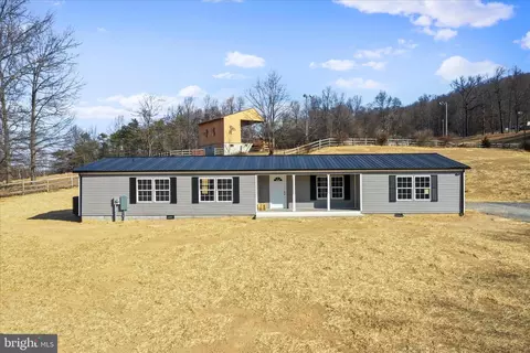 101 Barbeque Dr, Berkeley Springs, WV 25411