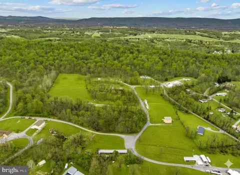 303 Barbeque Dr, Berkeley Springs, WV 25411