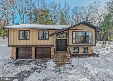 207 Ironwood Ln, Berkeley Springs, WV 25411