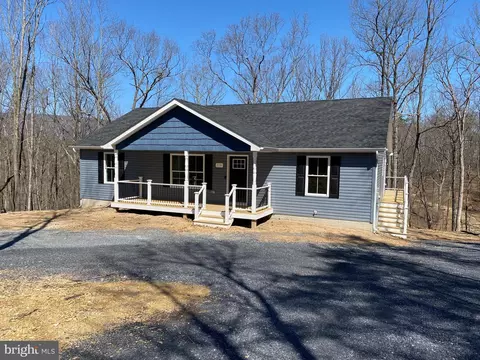 256 Roundtop Ln, Berkeley Springs, WV 25411