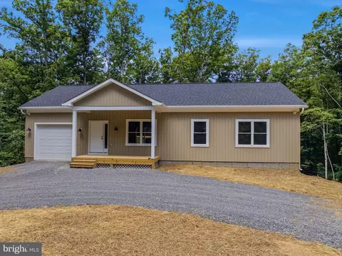 523 Oak Hill Rd, Berkeley Springs, WV 25411