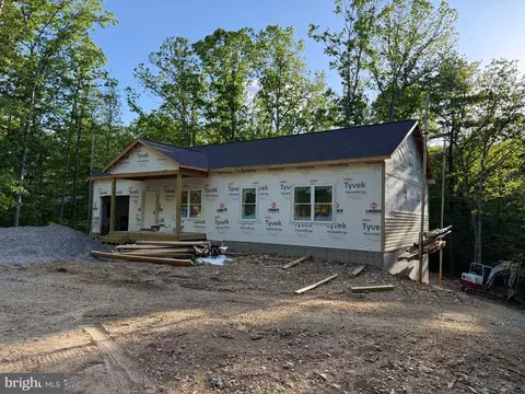 523 Oak Hill Rd, Berkeley Springs, WV 25411