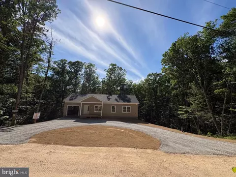 523 Oak Hill Rd, Berkeley Springs, WV 25411