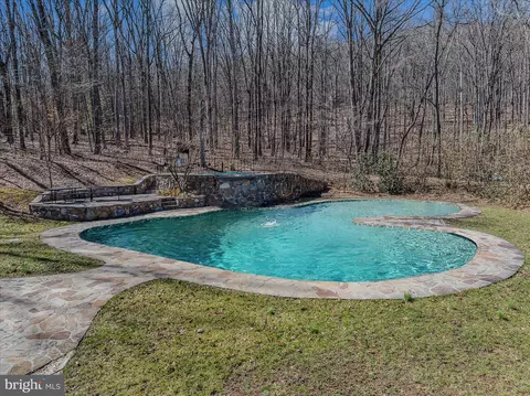 Exterior - 139 Cardinal Ln, Berkeley Springs, WV 25411 photo 18 of 19