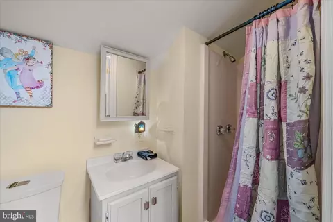 Bath - 139 Cardinal Ln, Berkeley Springs, WV 25411 photo 2 of 4