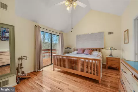 Bedroom - 139 Cardinal Ln, Berkeley Springs, WV 25411 photo 5 of 6