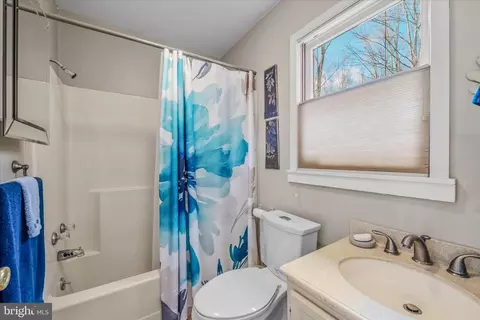 Bath - 139 Cardinal Ln, Berkeley Springs, WV 25411 photo 1 of 4