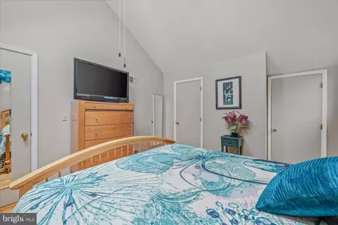 Bedroom - 139 Cardinal Ln, Berkeley Springs, WV 25411 photo 3 of 6