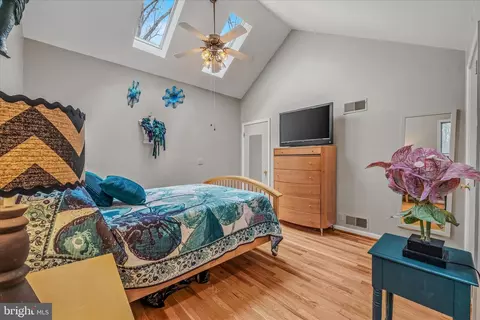 Bedroom - 139 Cardinal Ln, Berkeley Springs, WV 25411 photo 2 of 6
