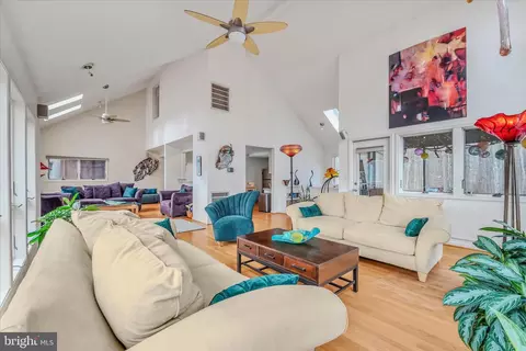 Living - 139 Cardinal Ln, Berkeley Springs, WV 25411 photo 5 of 5