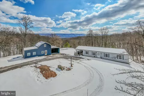 174 Hammerhill Ln, Great Cacapon, WV 25422