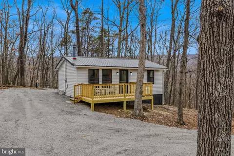 830 Wisteria Ln, Berkeley Springs, WV 25411