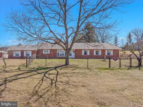 2431 Highland Ridge Rd, Berkeley Springs, WV 25411