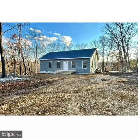 233 Young Ln, Berkeley Springs, WV 25411