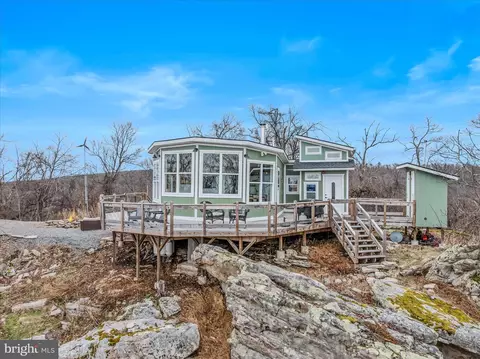 288 Blumb Ln, Great Cacapon, WV 25422