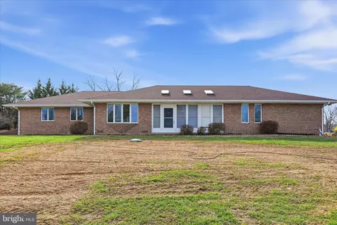 58 Weber Ln, Berkeley Springs, WV 25411