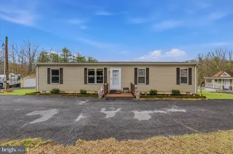 422 Birch Grove Ln, Berkeley Springs, WV 25411