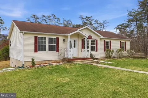 271 Packing Shed Rd, Berkeley Springs, WV 25411