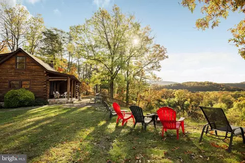 150 Eagle Point Ln, Paw Paw, WV 25434